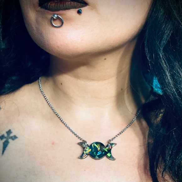 Black & iridescent glitter resin moon phase - Picture 9 of 13